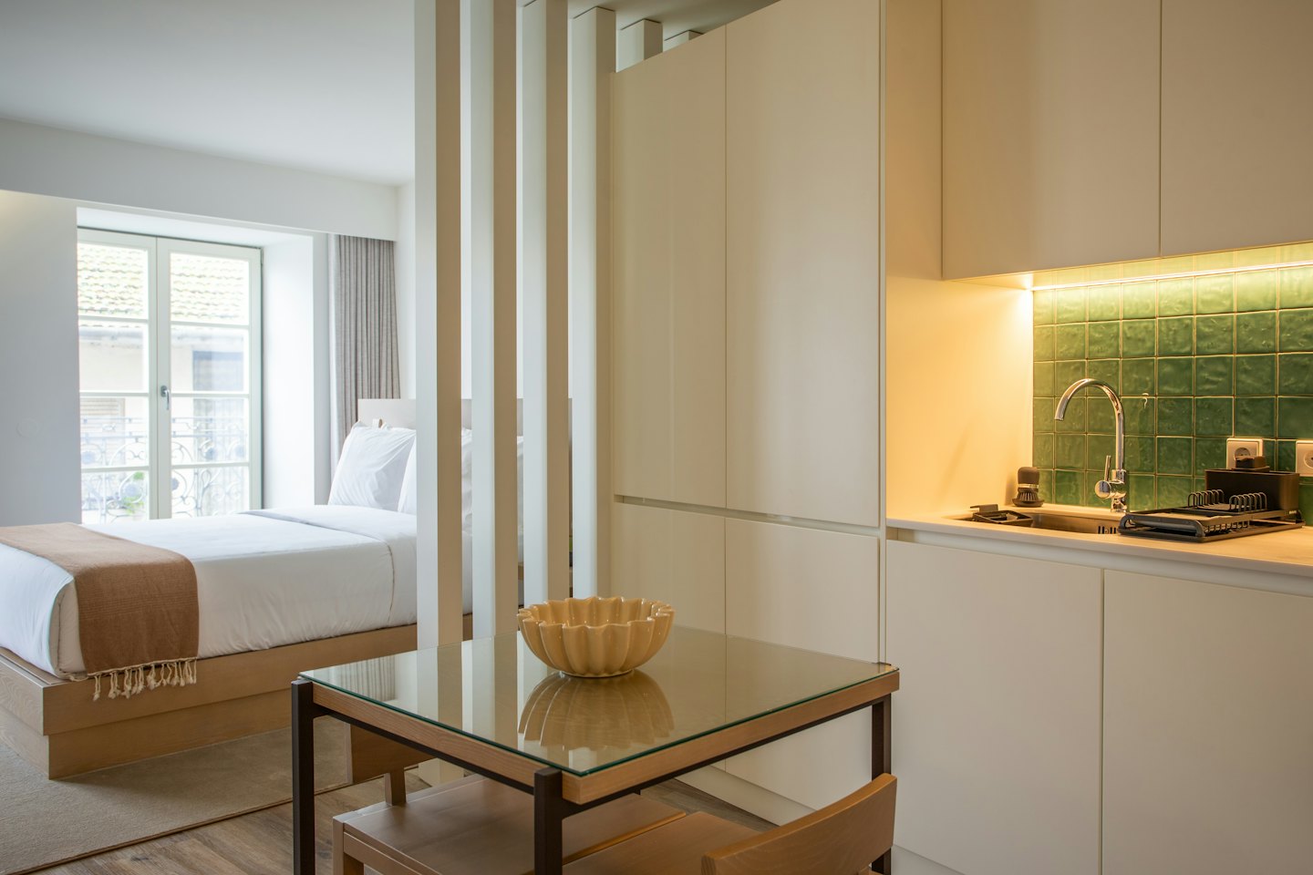 Modern studio apartment with dining area and kitchenette.